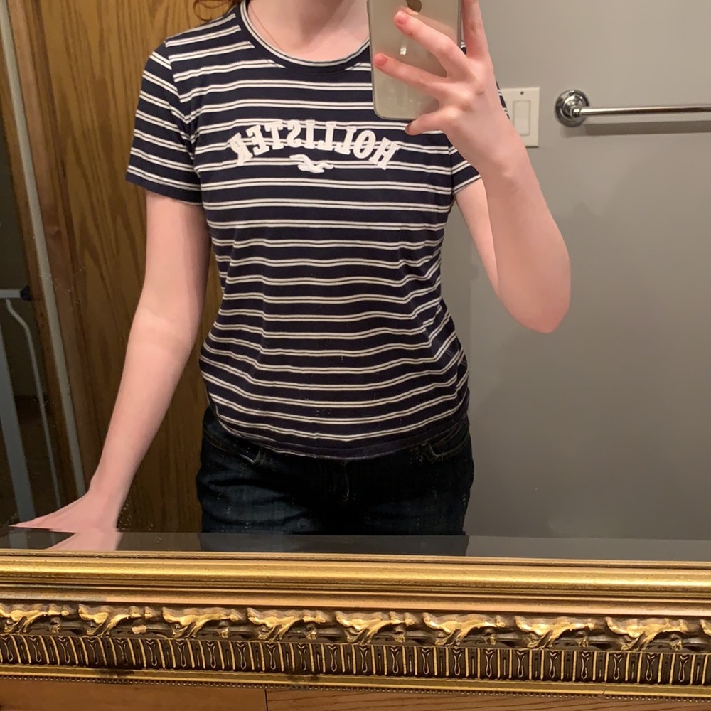 Hollister tee